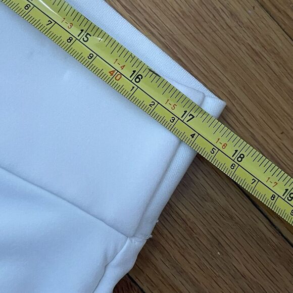 GREG NORMAN Pull On Golf Shorts Size Large White NEW Elastic Waist Active Sport - Picture 6 of 9